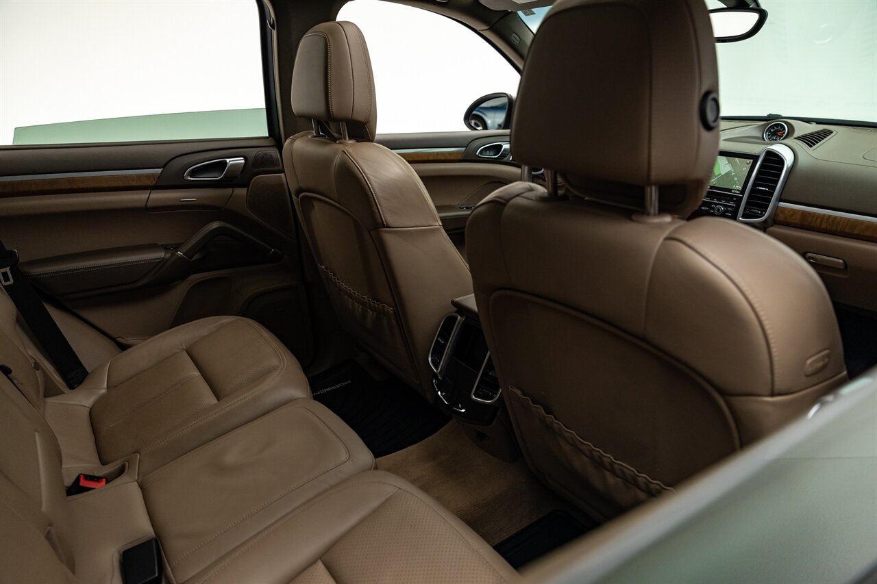 2014 Porsche Cayenne S Hybrid - Photo 48 - Springfield, MO 65802