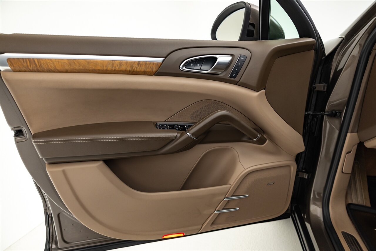2014 Porsche Cayenne S Hybrid - Photo 53 - Springfield, MO 65802