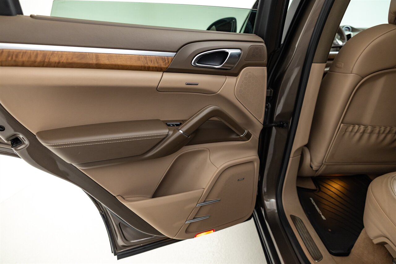 2014 Porsche Cayenne S Hybrid - Photo 60 - Springfield, MO 65802