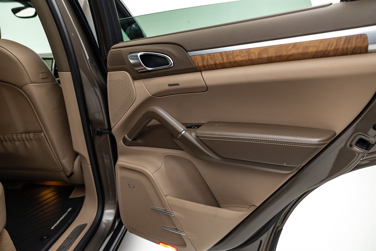 2014 Porsche Cayenne S Hybrid - Photo 50 - Springfield, MO 65802
