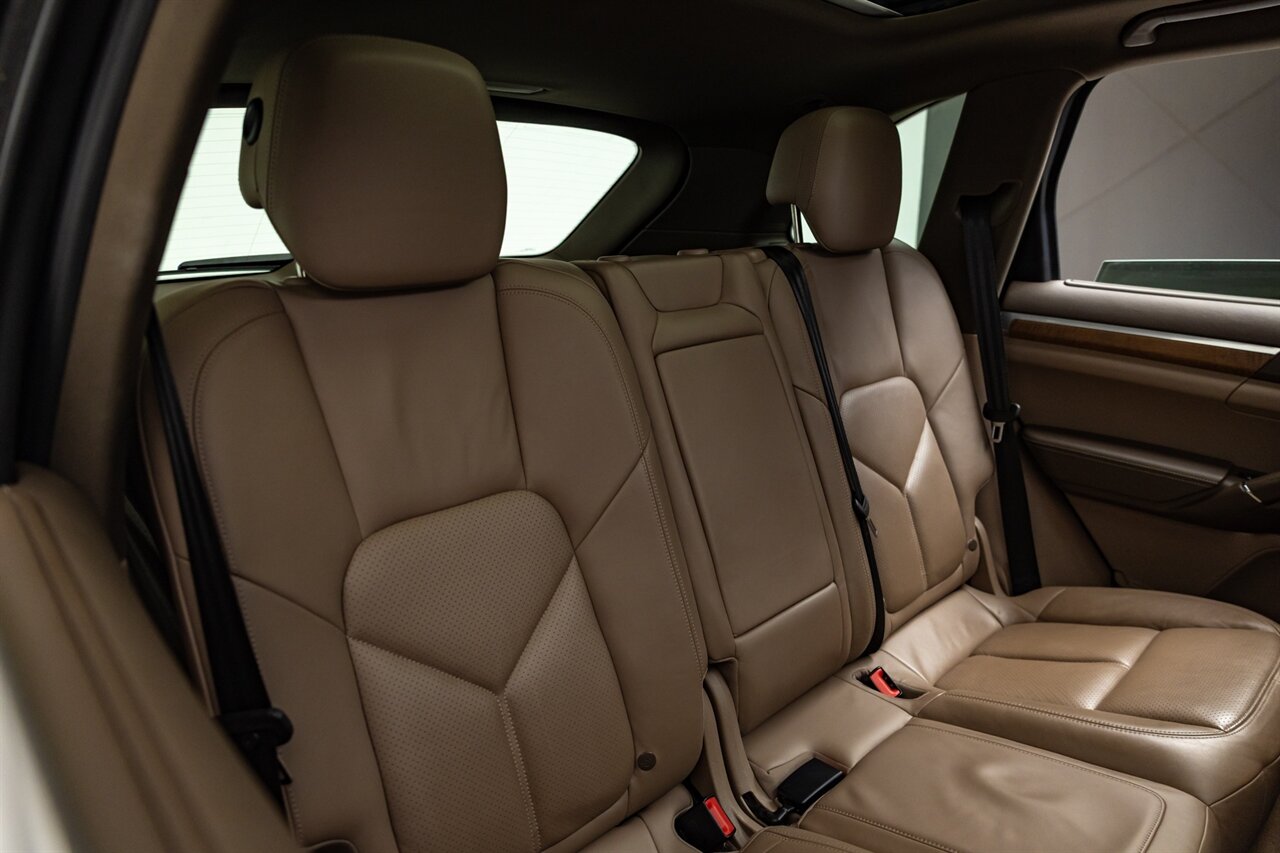 2014 Porsche Cayenne S Hybrid - Photo 38 - Springfield, MO 65802