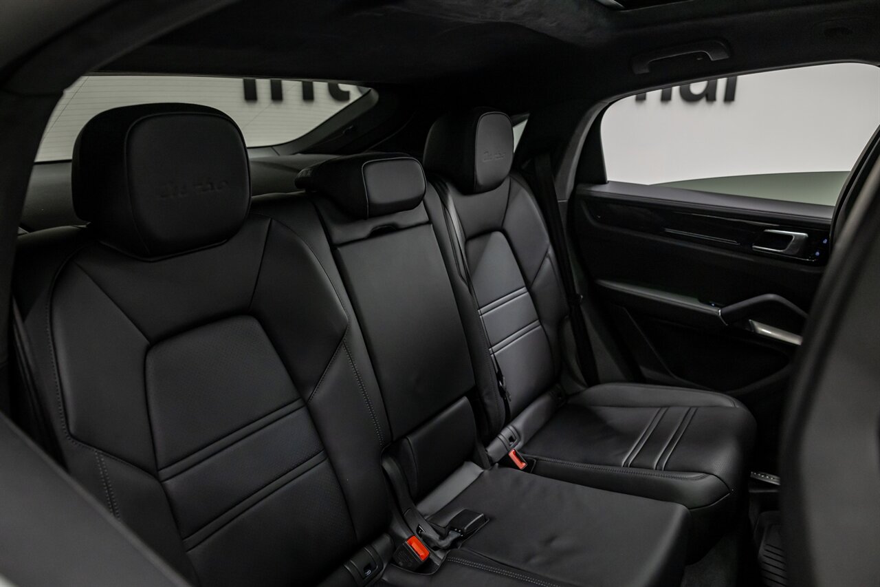 2020 Porsche Cayenne Turbo Coupe   - Photo 65 - Springfield, MO 65802