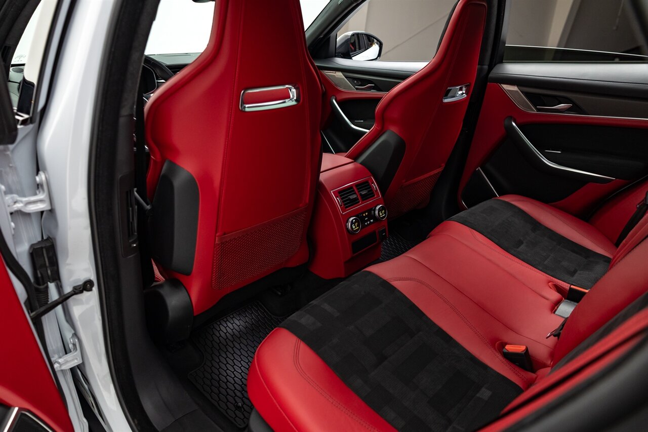 2021 Jaguar F-PACE SVR   - Photo 39 - Springfield, MO 65802