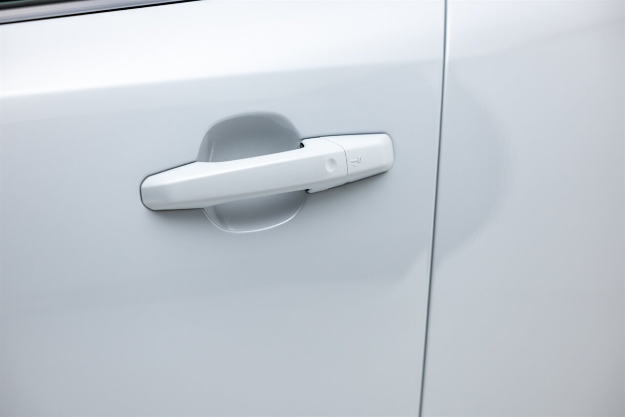 2021 Jaguar F-PACE SVR   - Photo 13 - Springfield, MO 65802