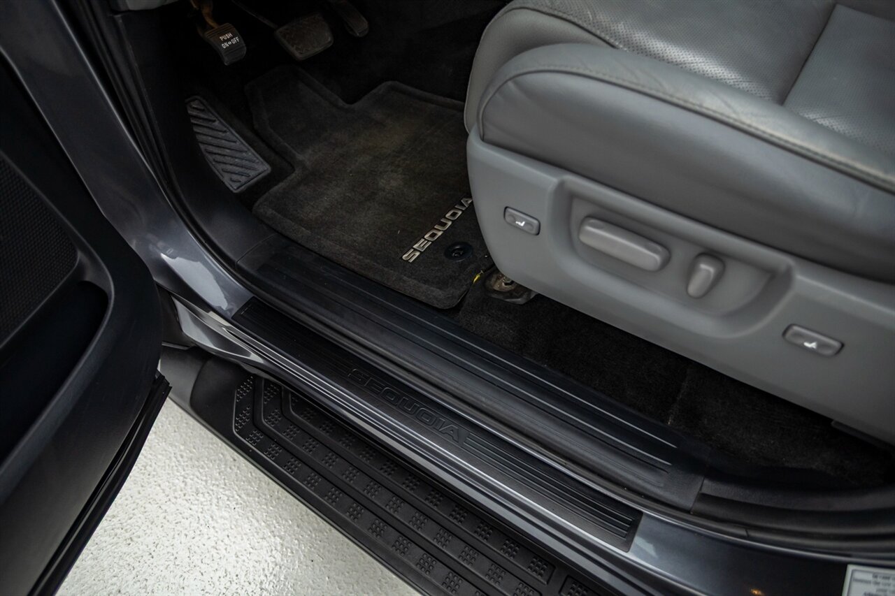 2016 Toyota Sequoia Platinum   - Photo 54 - Springfield, MO 65802