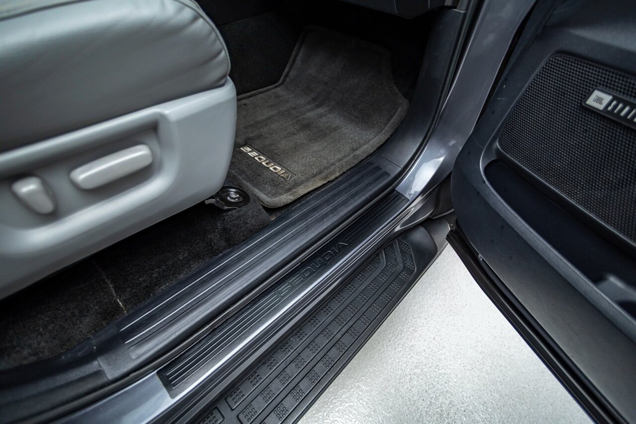 2016 Toyota Sequoia Platinum   - Photo 39 - Springfield, MO 65802