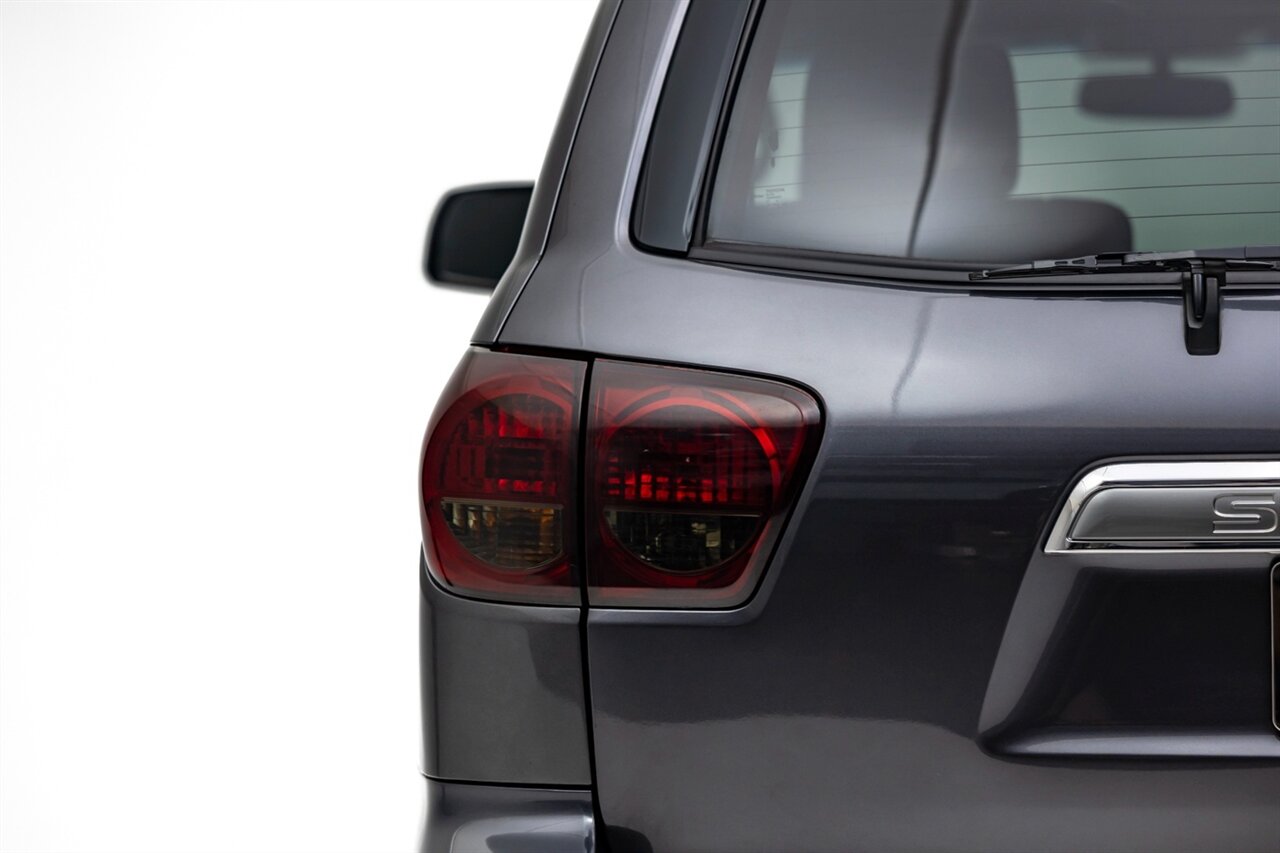 2016 Toyota Sequoia Platinum   - Photo 18 - Springfield, MO 65802