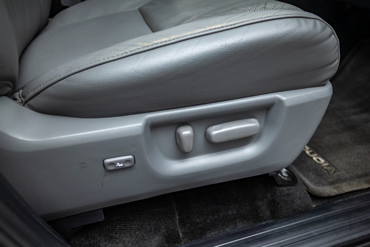 2016 Toyota Sequoia Platinum   - Photo 38 - Springfield, MO 65802