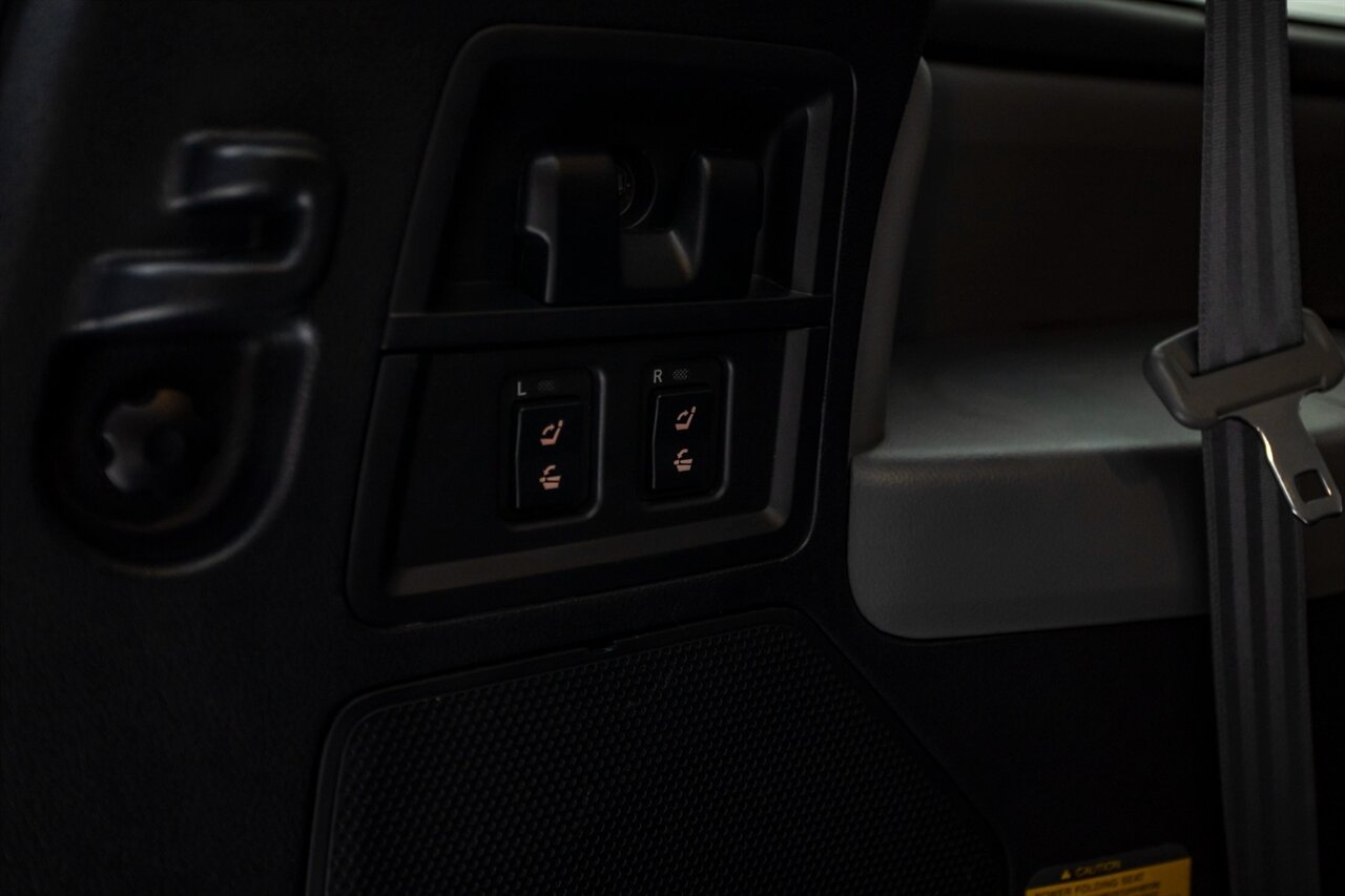 2016 Toyota Sequoia Platinum   - Photo 32 - Springfield, MO 65802