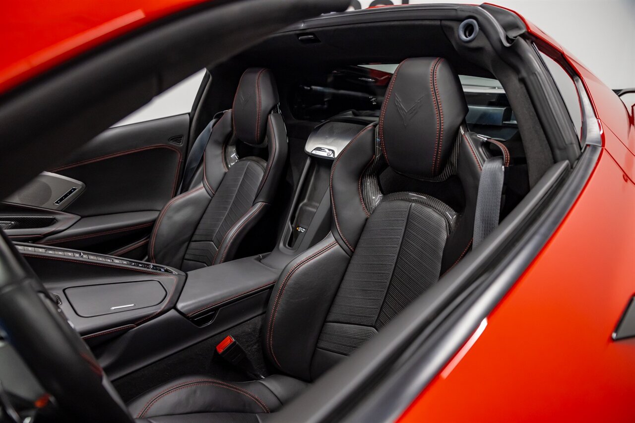 2020 Chevrolet Corvette Stingray   - Photo 2 - Springfield, MO 65802