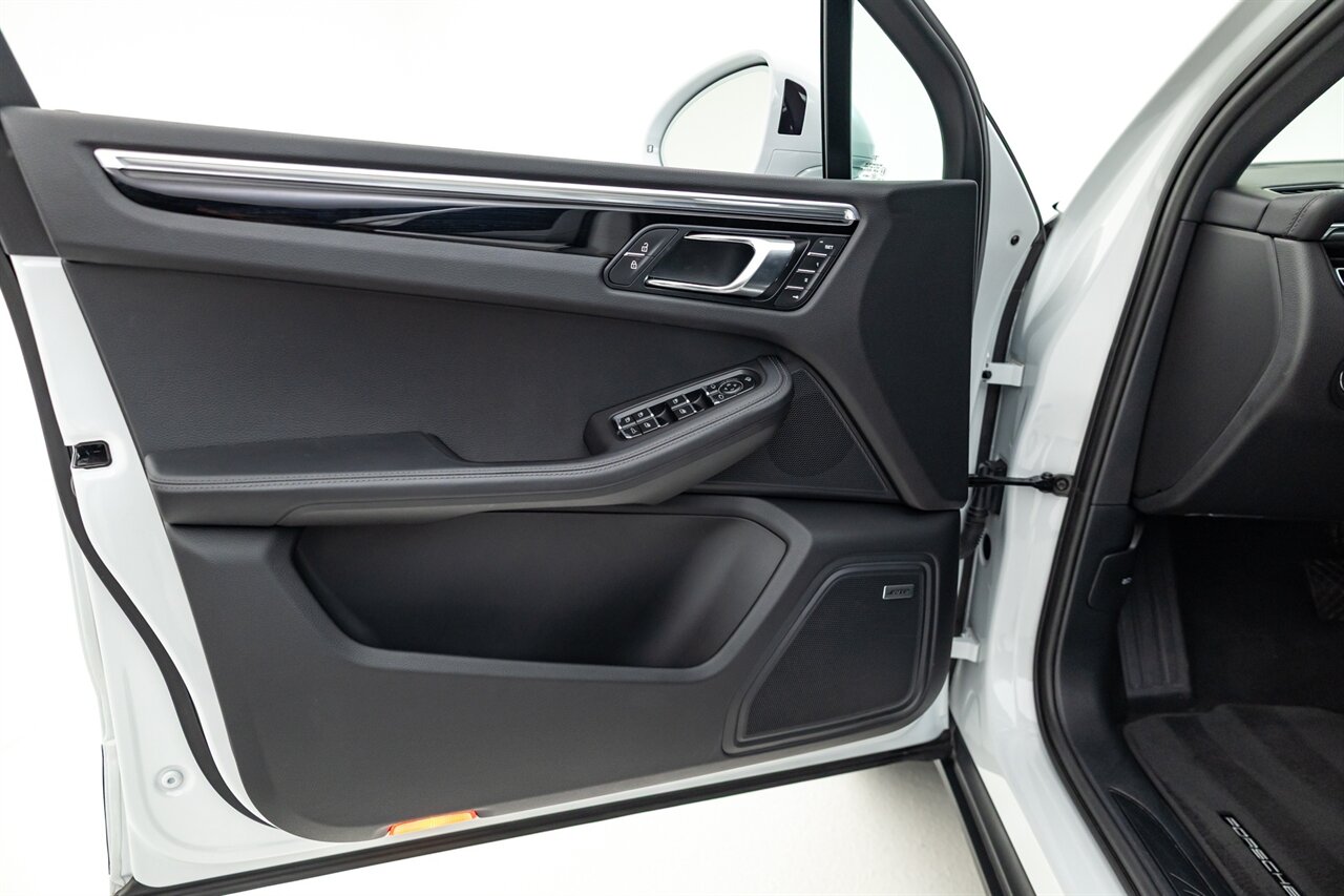 2024 Porsche Macan   - Photo 30 - Springfield, MO 65802