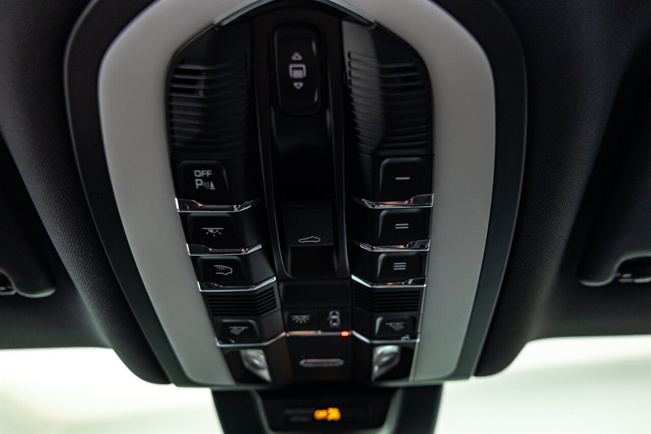 2024 Porsche Macan   - Photo 55 - Springfield, MO 65802