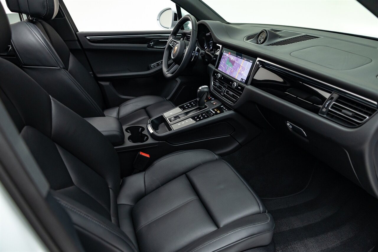 2024 Porsche Macan   - Photo 40 - Springfield, MO 65802