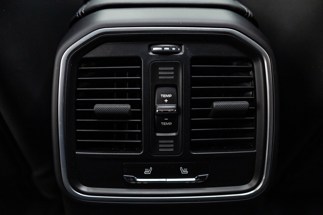 2024 Porsche Macan   - Photo 38 - Springfield, MO 65802