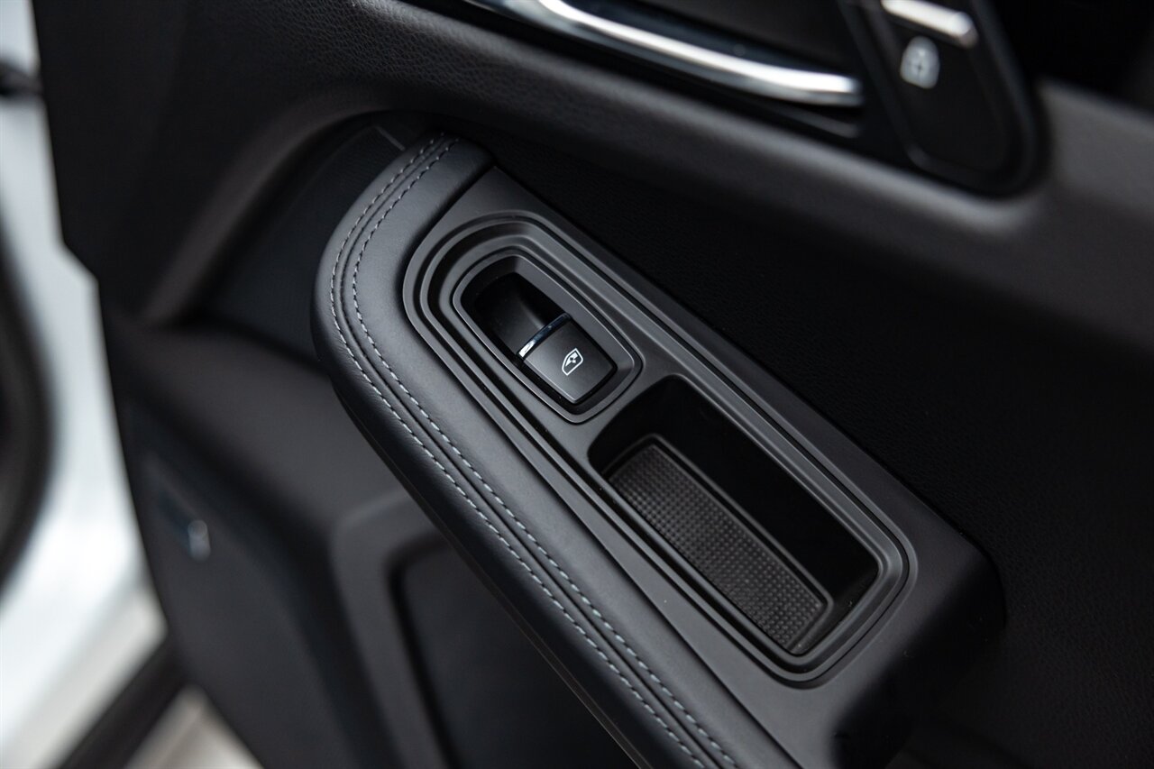 2024 Porsche Macan   - Photo 43 - Springfield, MO 65802