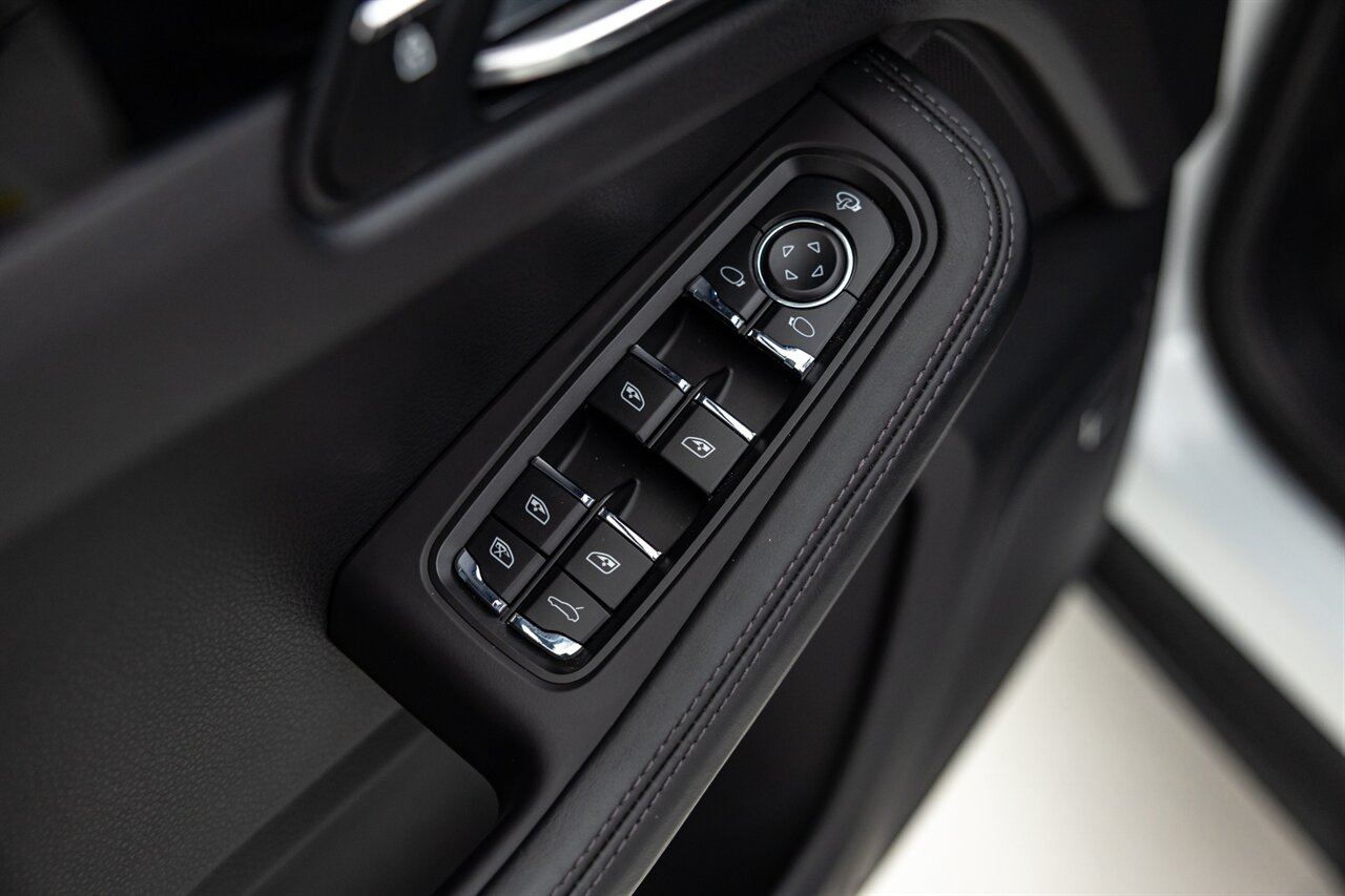 2024 Porsche Macan   - Photo 32 - Springfield, MO 65802