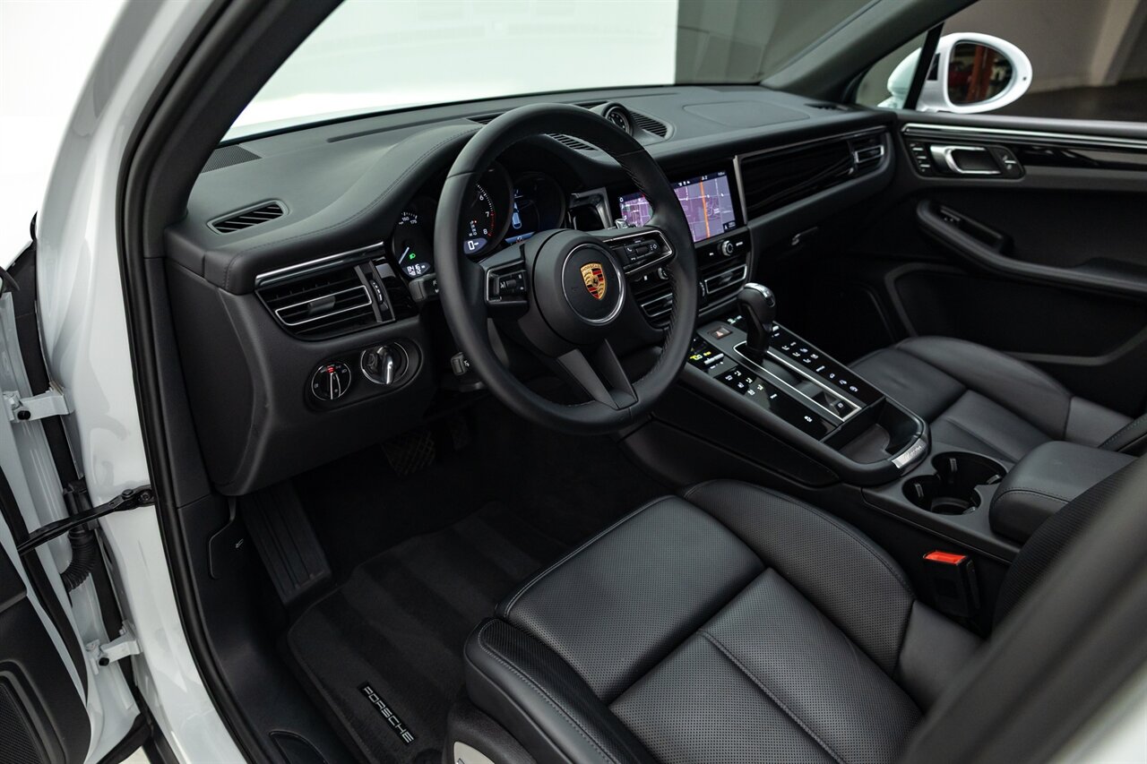 2024 Porsche Macan   - Photo 29 - Springfield, MO 65802