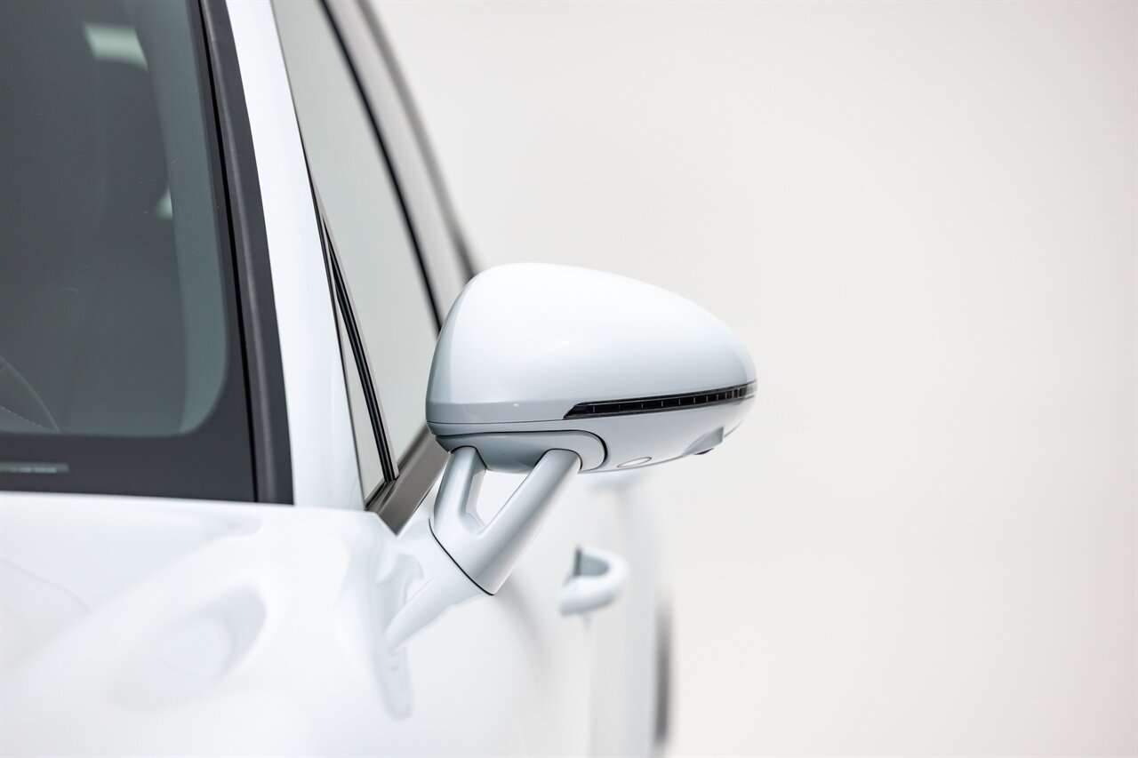 2024 Porsche Macan   - Photo 9 - Springfield, MO 65802