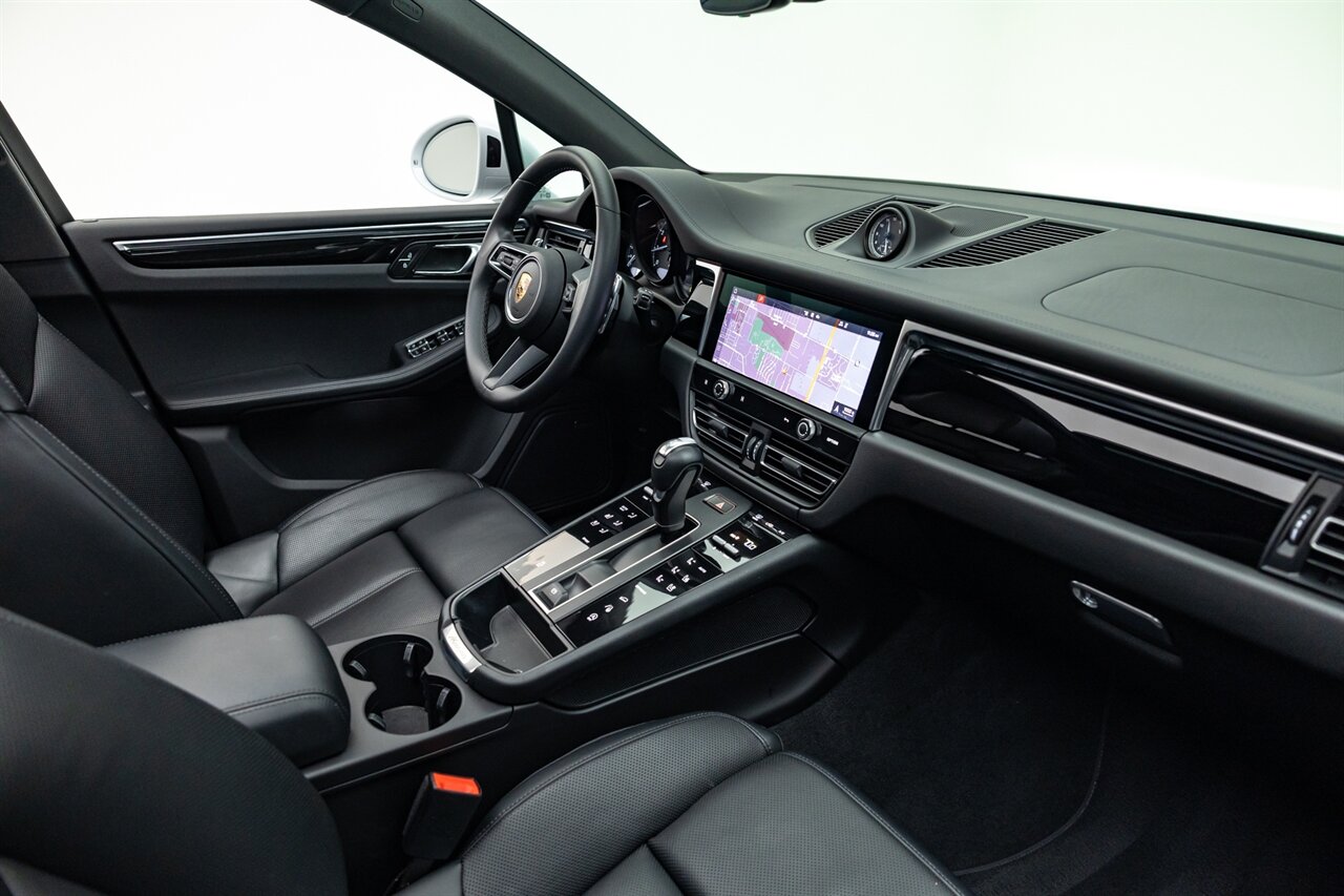 2024 Porsche Macan   - Photo 39 - Springfield, MO 65802