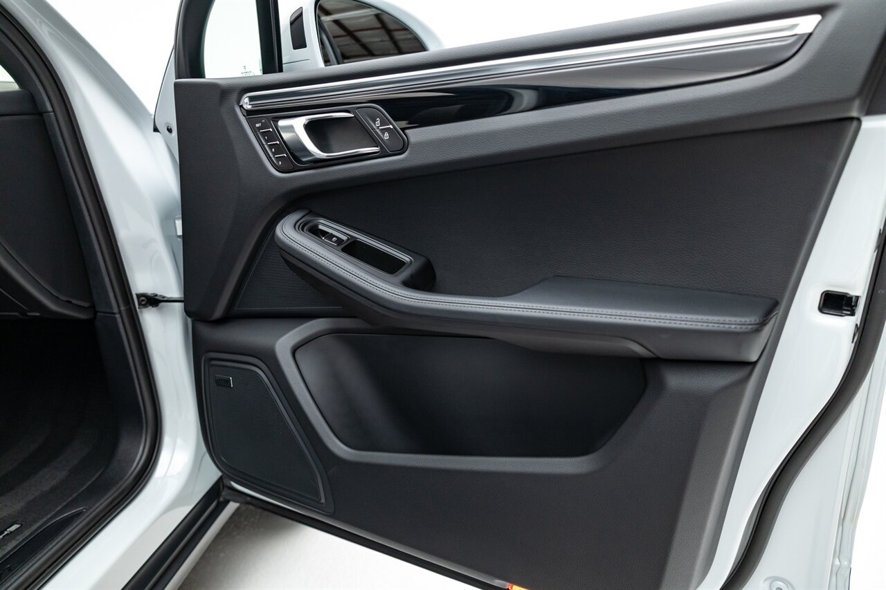 2024 Porsche Macan   - Photo 41 - Springfield, MO 65802