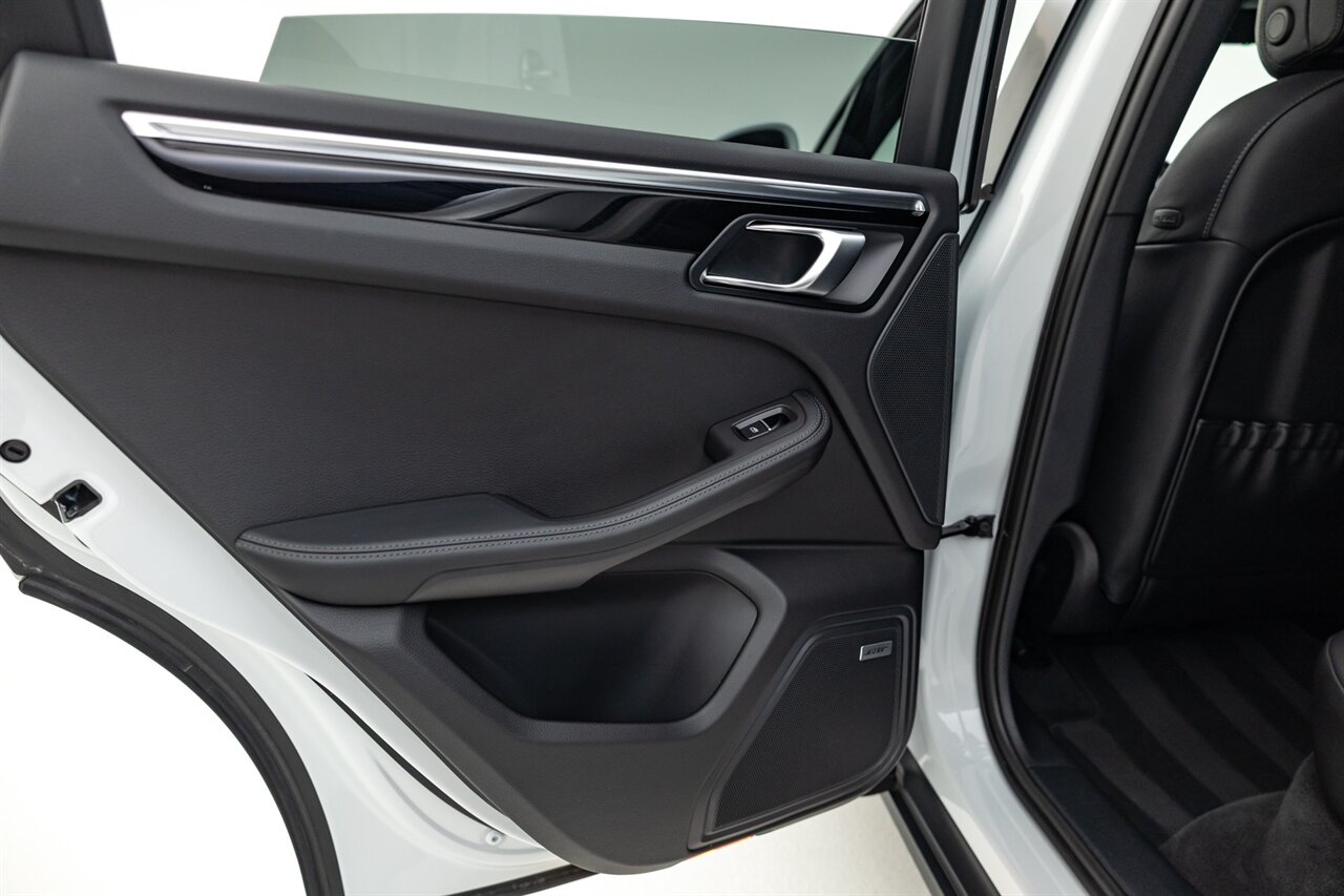 2024 Porsche Macan   - Photo 36 - Springfield, MO 65802