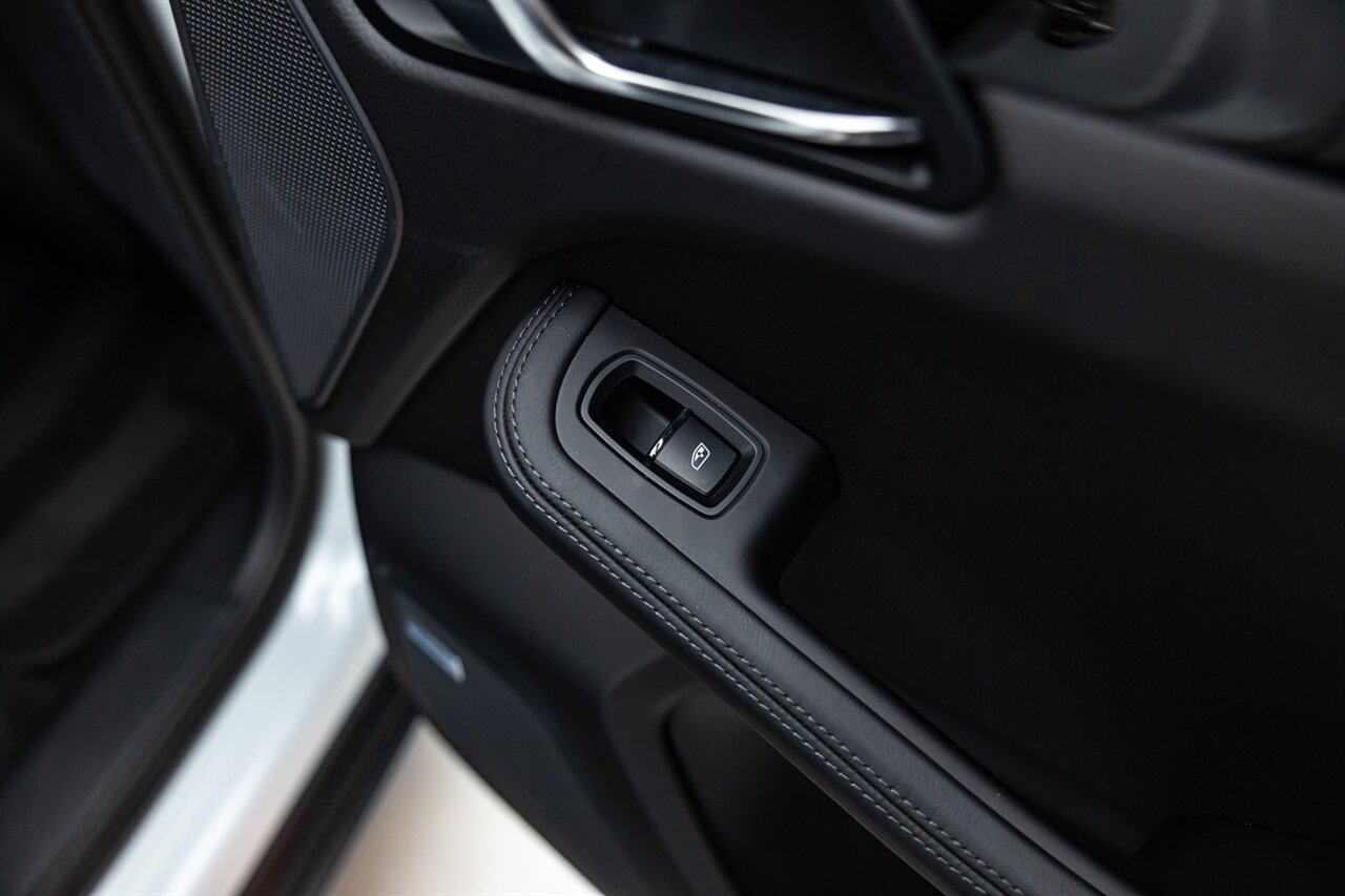 2024 Porsche Macan   - Photo 48 - Springfield, MO 65802