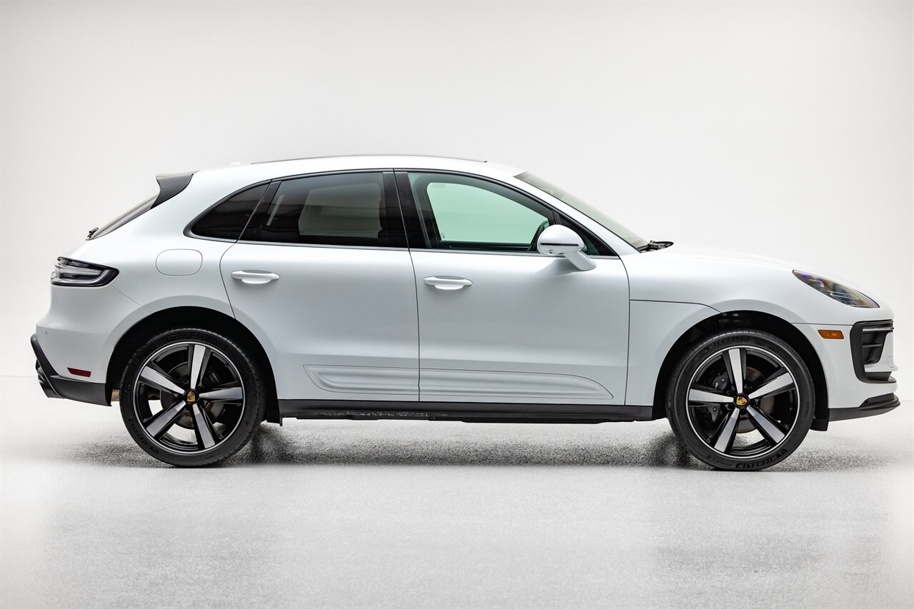 2024 Porsche Macan   - Photo 16 - Springfield, MO 65802