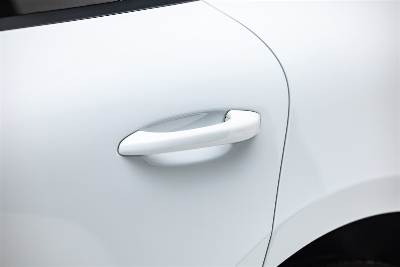 2024 Porsche Macan   - Photo 13 - Springfield, MO 65802