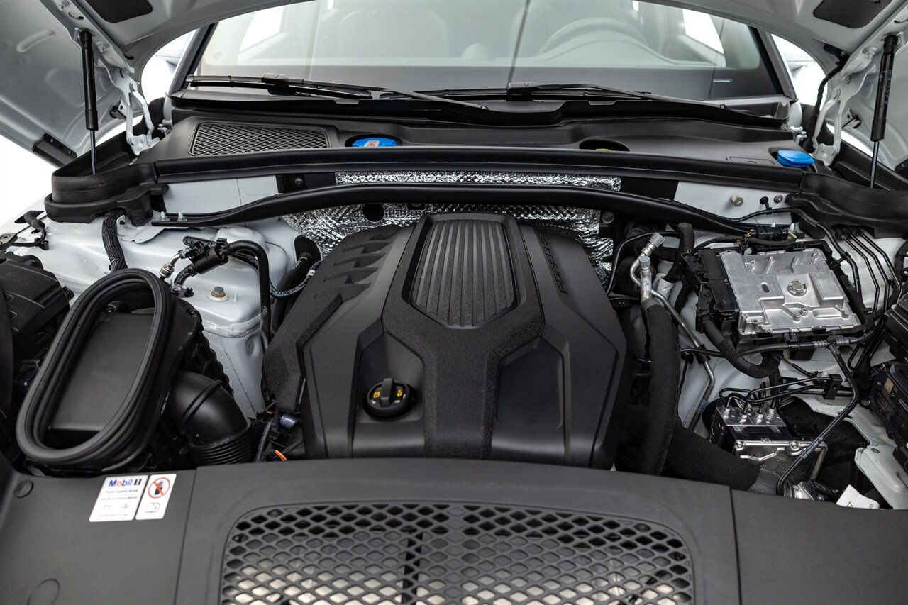 2024 Porsche Macan   - Photo 58 - Springfield, MO 65802