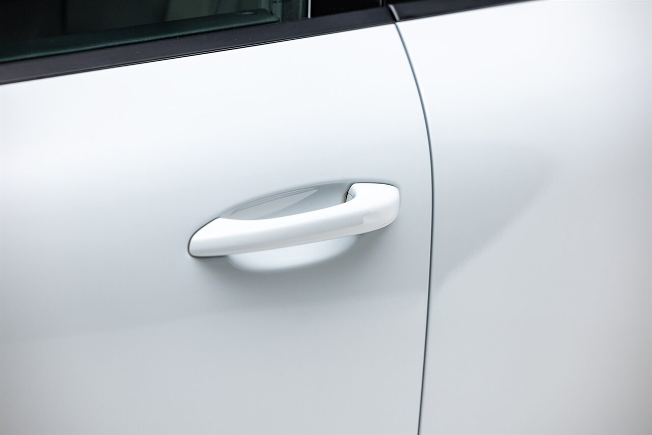 2024 Porsche Macan   - Photo 12 - Springfield, MO 65802