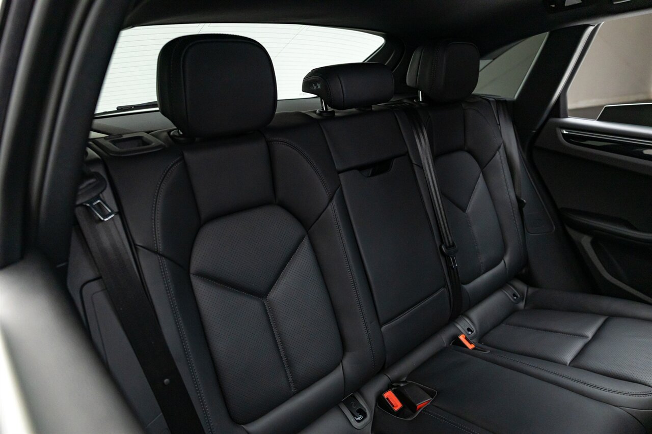 2024 Porsche Macan   - Photo 26 - Springfield, MO 65802