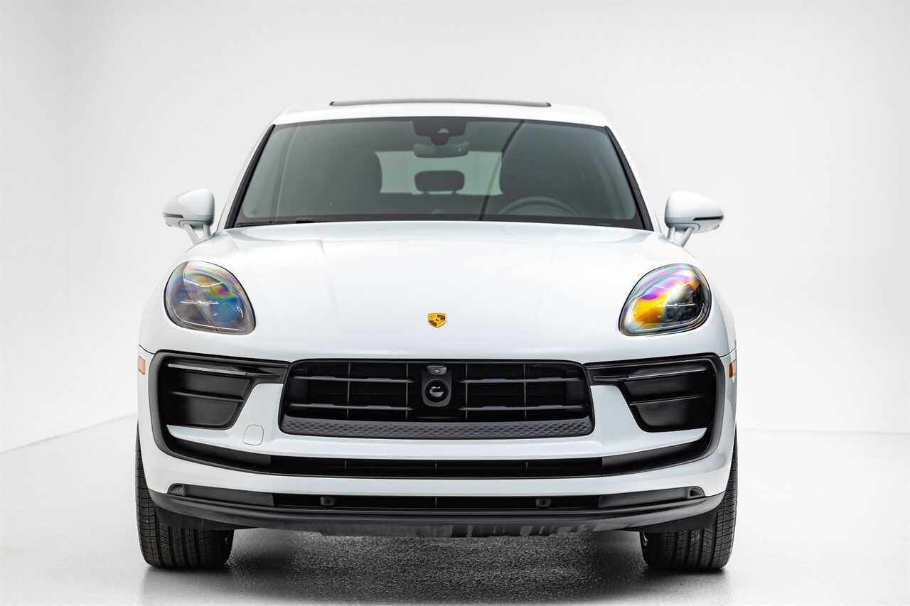 2024 Porsche Macan   - Photo 3 - Springfield, MO 65802