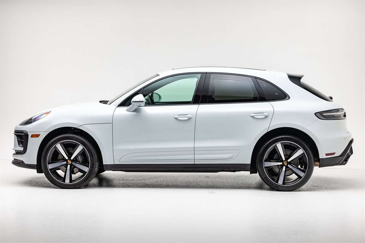 2024 Porsche Macan   - Photo 4 - Springfield, MO 65802