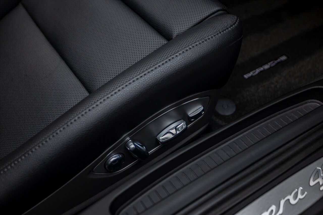 2013 Porsche 911 Carrera 4S   - Photo 38 - Springfield, MO 65802