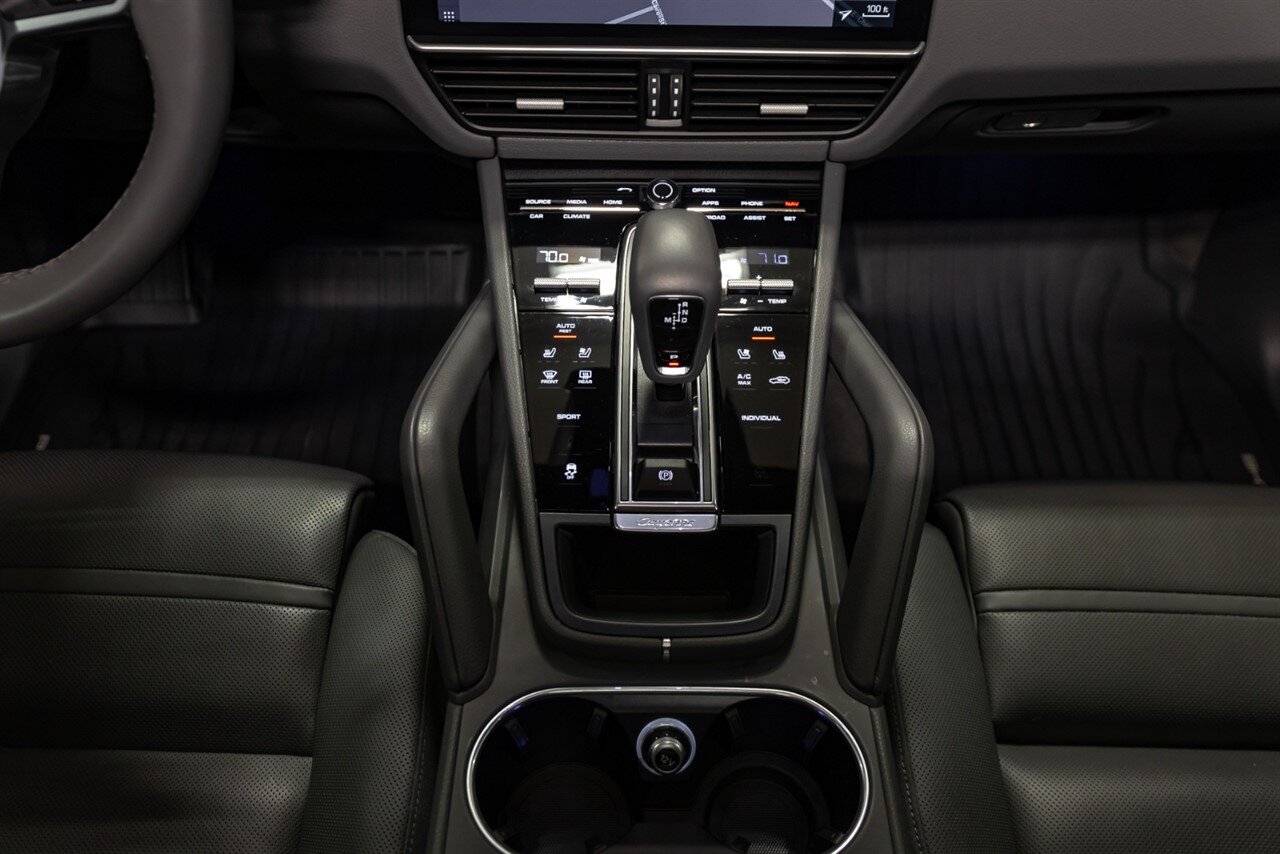 2019 Porsche Cayenne   - Photo 17 - Springfield, MO 65802