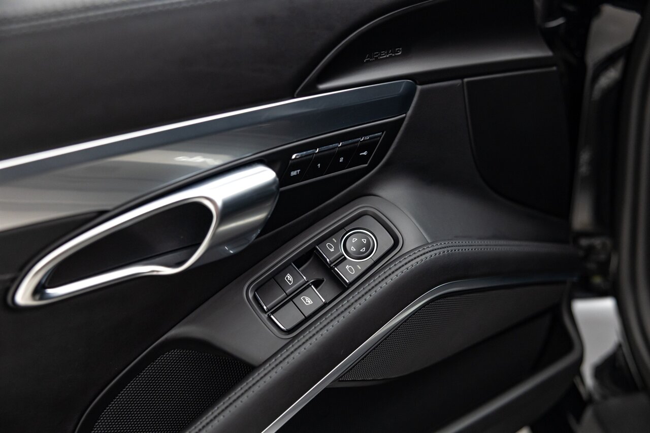 2017 Porsche 911 Turbo   - Photo 40 - Springfield, MO 65802