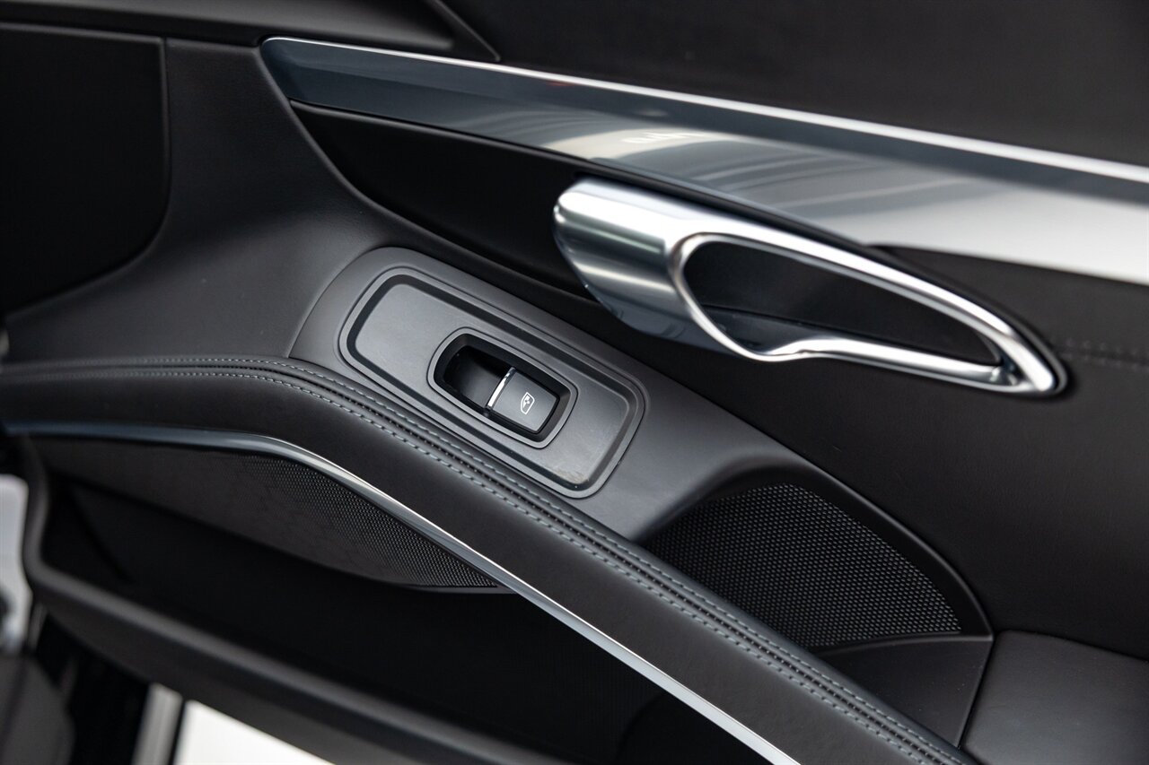 2017 Porsche 911 Turbo   - Photo 46 - Springfield, MO 65802