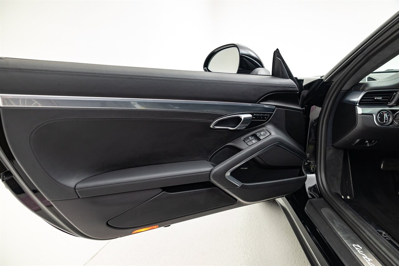 2017 Porsche 911 Turbo   - Photo 39 - Springfield, MO 65802