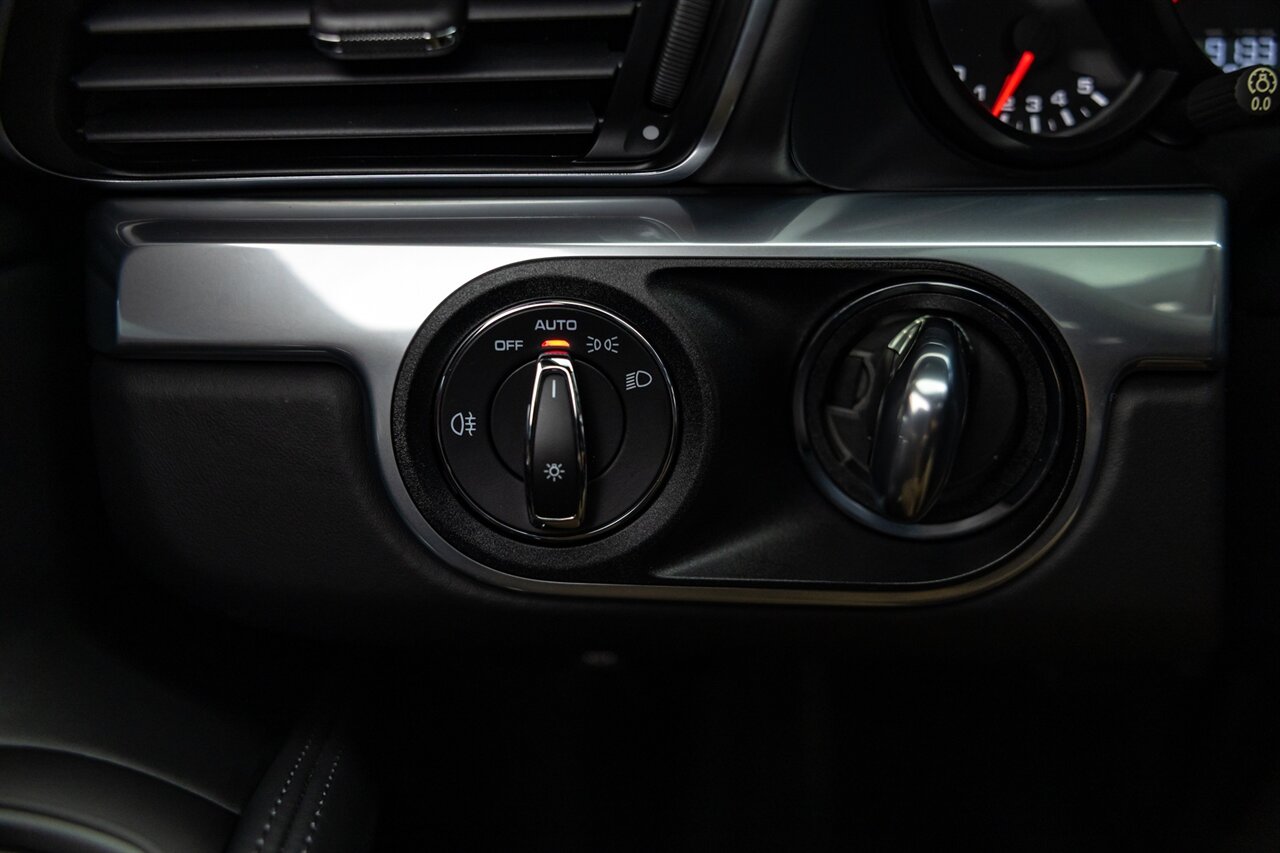 2017 Porsche 911 Turbo   - Photo 54 - Springfield, MO 65802