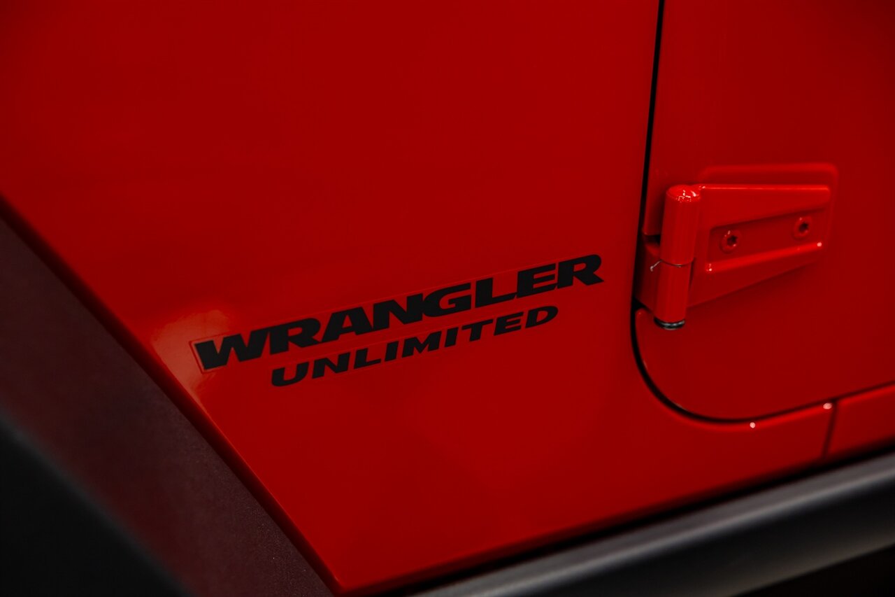 2017 Jeep Wrangler Unlimited Big Bear   - Photo 19 - Springfield, MO 65802