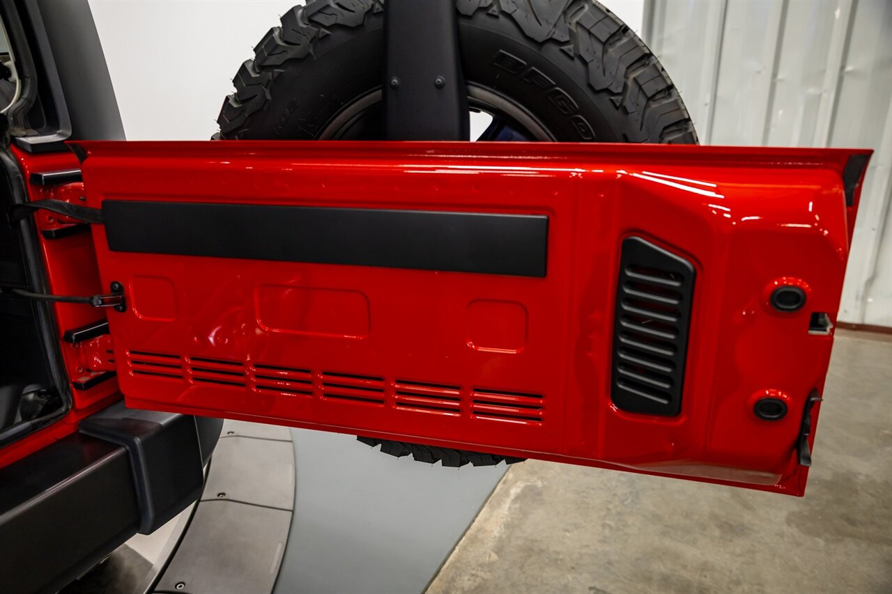 2017 Jeep Wrangler Unlimited Big Bear   - Photo 31 - Springfield, MO 65802
