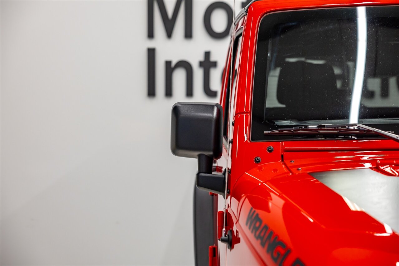 2017 Jeep Wrangler Unlimited Big Bear   - Photo 10 - Springfield, MO 65802