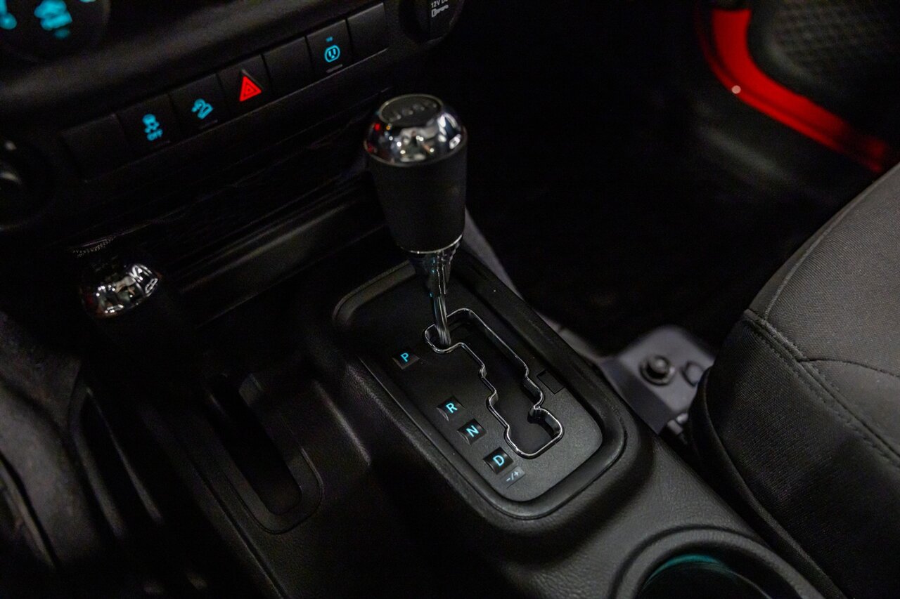 2017 Jeep Wrangler Unlimited Big Bear   - Photo 38 - Springfield, MO 65802