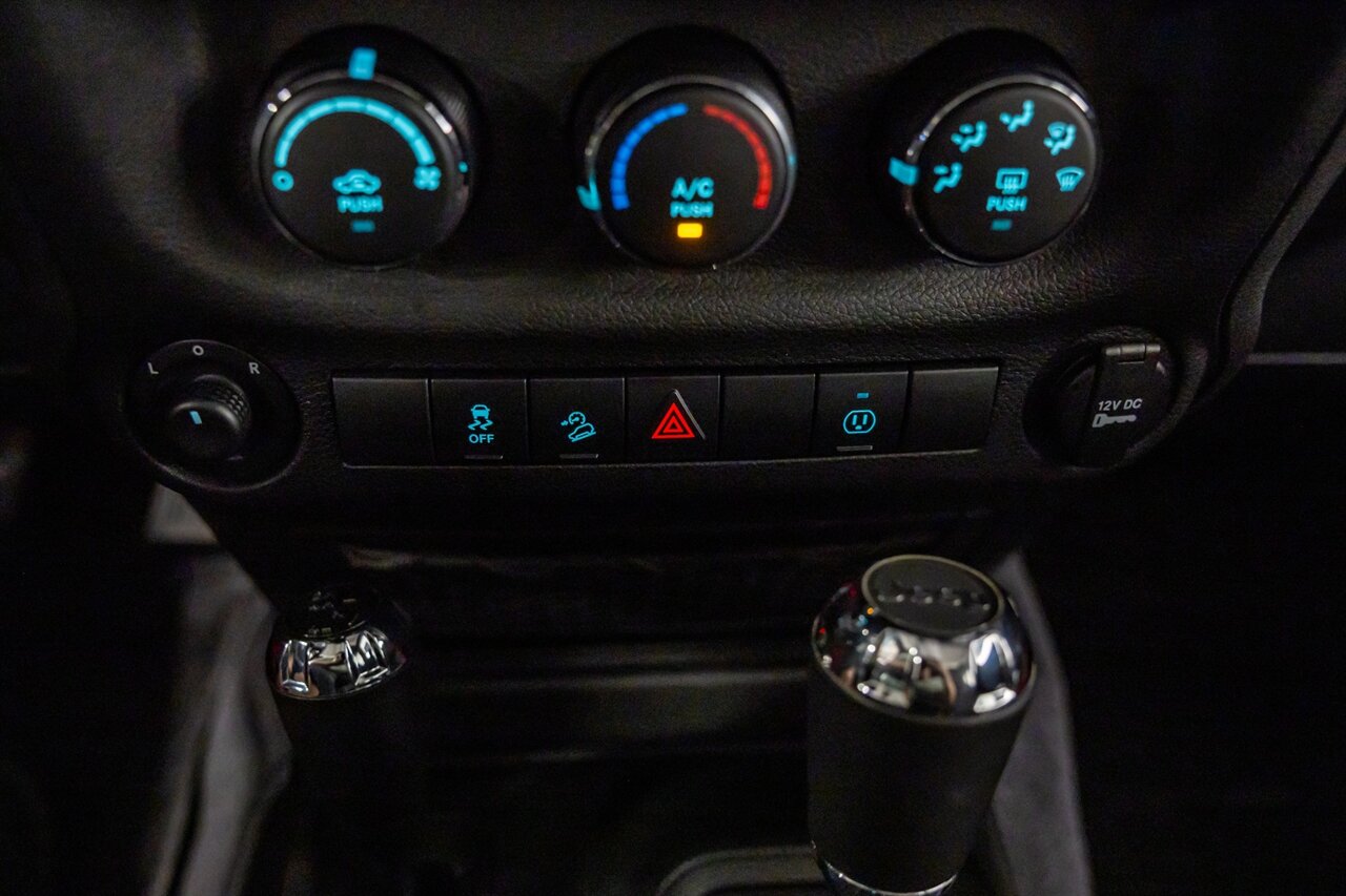 2017 Jeep Wrangler Unlimited Big Bear   - Photo 37 - Springfield, MO 65802