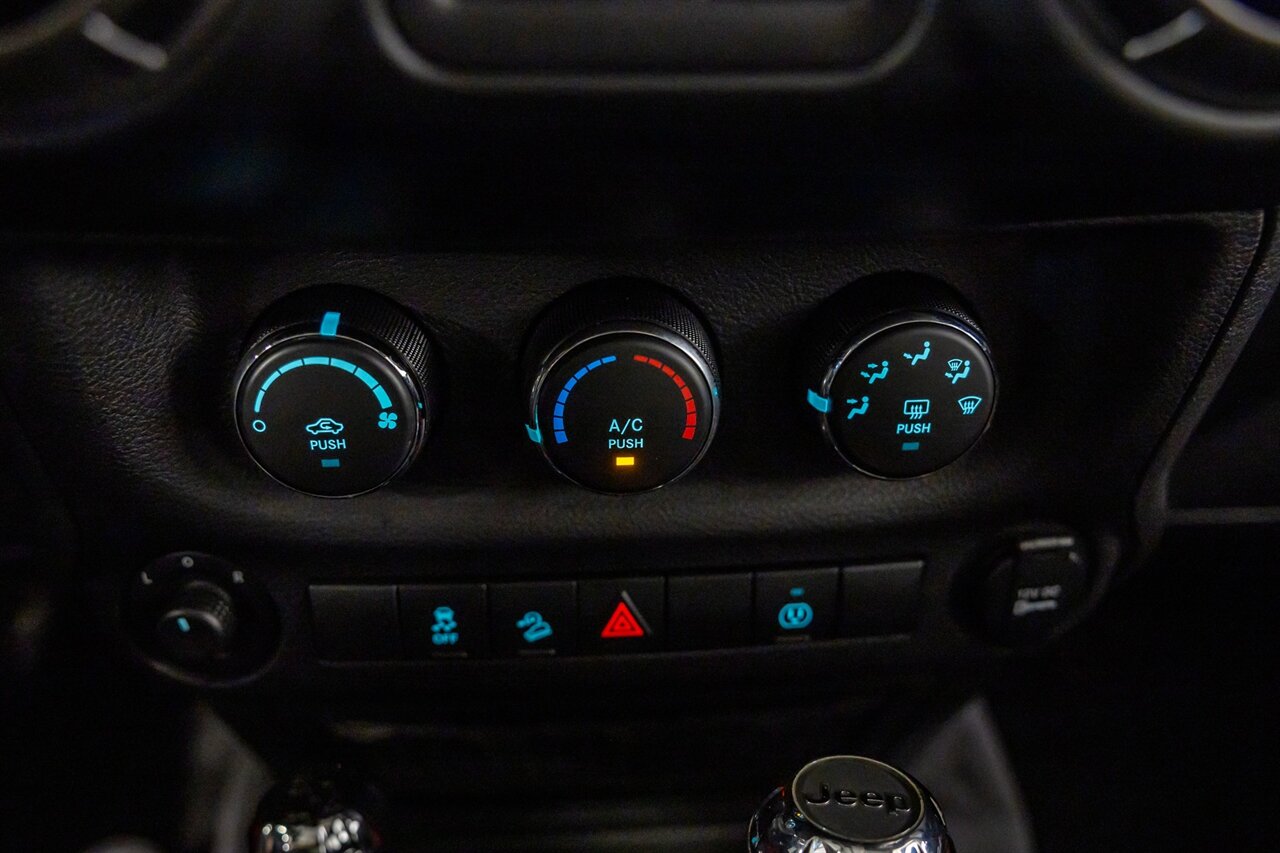 2017 Jeep Wrangler Unlimited Big Bear   - Photo 36 - Springfield, MO 65802