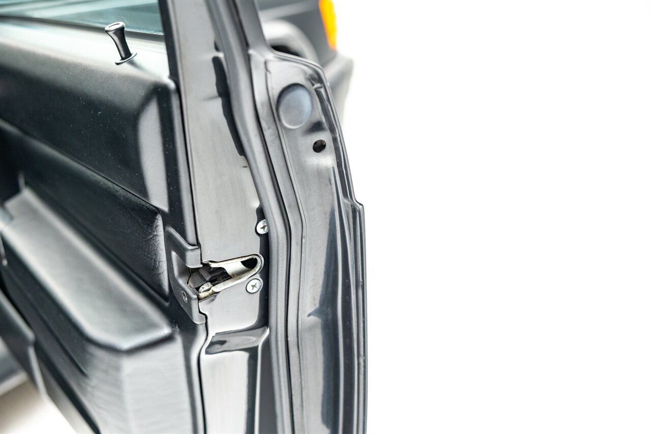 1987 Mercedes-Benz 190 E 2.3-16   - Photo 112 - Springfield, MO 65802