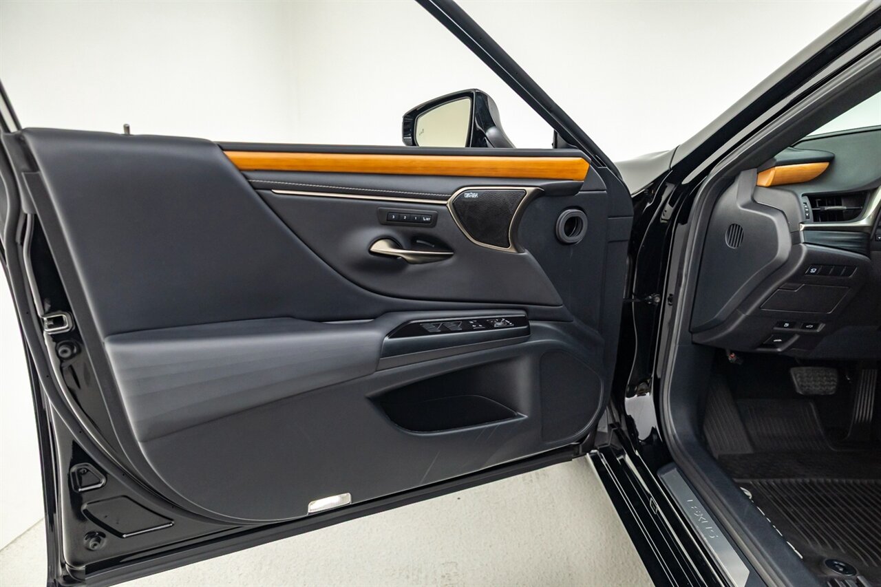 2020 Lexus ES 300h Luxury   - Photo 30 - Springfield, MO 65802