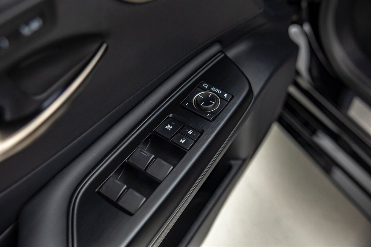 2020 Lexus ES 300h Luxury   - Photo 32 - Springfield, MO 65802