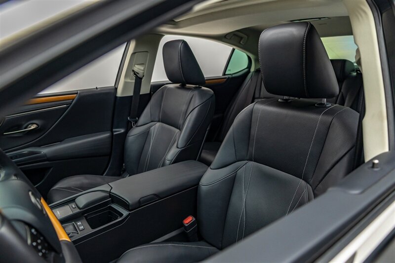 2020 Lexus ES 300h Luxury  