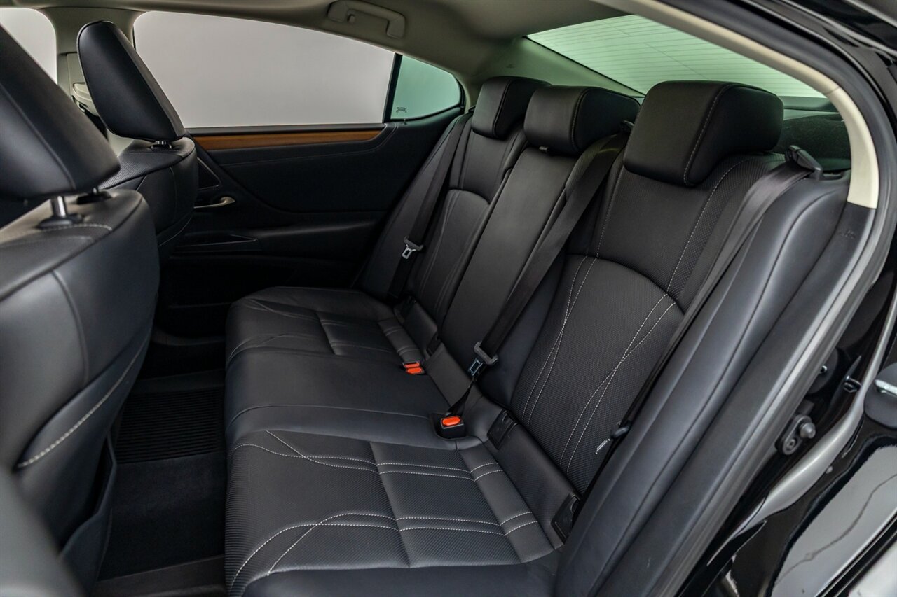 2020 Lexus ES 300h Luxury   - Photo 23 - Springfield, MO 65802